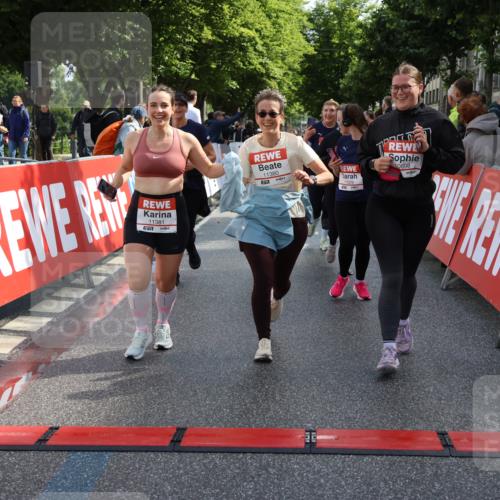 14.06.2026 - REWE Women's Run Strokosch-Dieckow http://msf.ph/oto/9787419 14.06.2026 10:15:55 Ziel 10171, 10209, 10314, 10420, 10432, 10487, 10619, 10698, 11029, 11168, 11380, 11381 meine-sportfotos.de