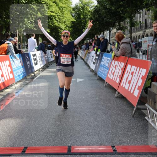 14.06.2026 - REWE Women's Run Strokosch-Dieckow http://msf.ph/oto/9787446 14.06.2026 10:16:12 Ziel 10179 meine-sportfotos.de