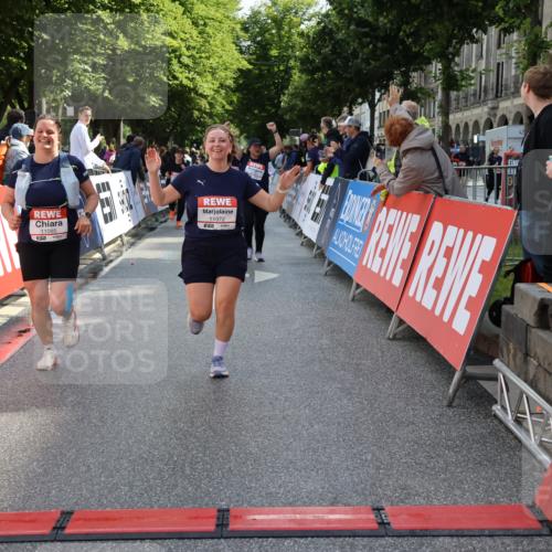 14.06.2026 - REWE Women's Run Strokosch-Dieckow http://msf.ph/oto/9787458 14.06.2026 10:16:19 Ziel 10037, 10038, 10143, 10179, 11072, 11085 meine-sportfotos.de