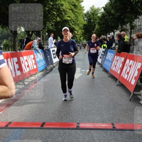 14.06.2026 - REWE Women's Run Strokosch-Dieckow http://msf.ph/oto/9787497 14.06.2026 10:16:34 Ziel 10289, 10658, 11222, 11227, 11460, 11490 meine-sportfotos.de