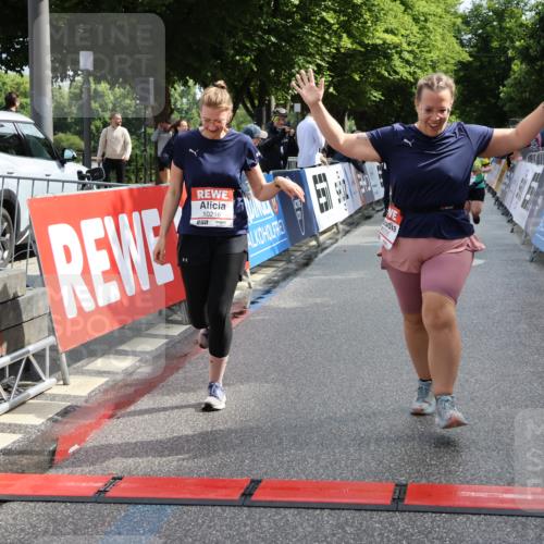 14.06.2026 - REWE Women's Run Strokosch-Dieckow http://msf.ph/oto/9787544 14.06.2026 10:17:18 Ziel 10035, 10216, 10829, 10957, 11000 meine-sportfotos.de