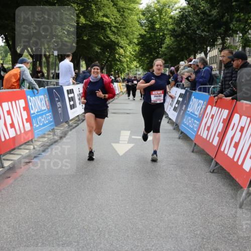 14.06.2026 - REWE Women's Run Strokosch-Dieckow http://msf.ph/oto/9787580 14.06.2026 10:17:41 Ziel 10270 meine-sportfotos.de