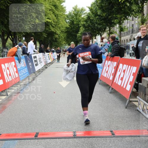 14.06.2026 - REWE Women's Run Strokosch-Dieckow http://msf.ph/oto/9787775 14.06.2026 10:20:47 Ziel 10084, 10485, 11064, 11465 meine-sportfotos.de