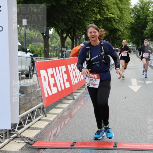 14.06.2026 - REWE Women's Run Strokosch-Dieckow http://msf.ph/oto/9787789 14.06.2026 10:20:59 Ziel 10044, 10045, 10767, 11054 meine-sportfotos.de