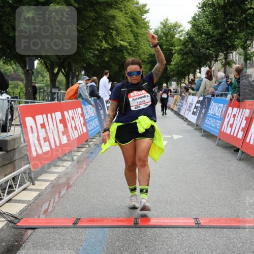 14.06.2026 - REWE Women's Run Strokosch-Dieckow http://msf.ph/oto/9787808 14.06.2026 10:21:27 Ziel 11249 meine-sportfotos.de