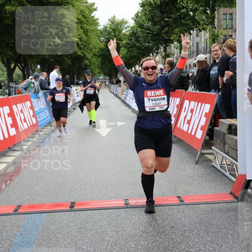 14.06.2026 - REWE Women's Run Strokosch-Dieckow http://msf.ph/oto/9787836 14.06.2026 10:21:35 Ziel 10174, 10212, 10520, 10607, 10714, 11249, 11256 meine-sportfotos.de