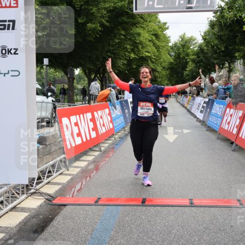 14.06.2026 - REWE Women's Run Strokosch-Dieckow http://msf.ph/oto/9787879 14.06.2026 10:22:16 Ziel 10182, 10239, 10649, 10729, 11384 meine-sportfotos.de