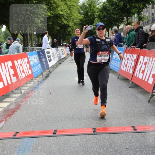 14.06.2026 - REWE Women's Run Strokosch-Dieckow http://msf.ph/oto/9787903 14.06.2026 10:22:44 Ziel 10305, 11373 meine-sportfotos.de