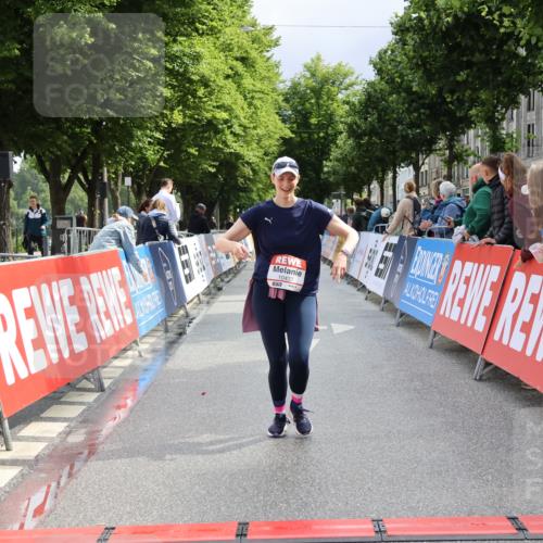 14.06.2026 - REWE Women's Run Strokosch-Dieckow http://msf.ph/oto/9787957 14.06.2026 10:23:20 Ziel 10437, 10560, 10681 meine-sportfotos.de