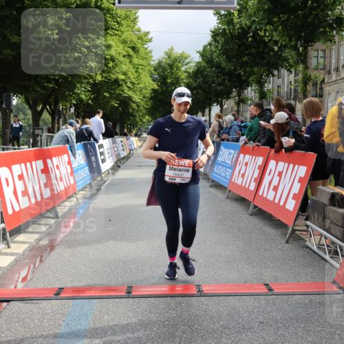 14.06.2026 - REWE Women's Run Strokosch-Dieckow http://msf.ph/oto/9787960 14.06.2026 10:23:21 Ziel 10437, 10560, 10681, 10918 meine-sportfotos.de