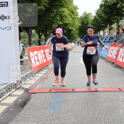 14.06.2026 - REWE Women's Run Strokosch-Dieckow http://msf.ph/oto/9788042 14.06.2026 10:25:28 Ziel 10152, 10700 meine-sportfotos.de