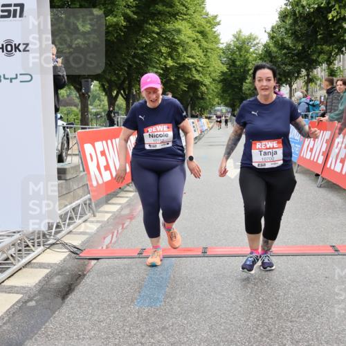14.06.2026 - REWE Women's Run Strokosch-Dieckow http://msf.ph/oto/9788047 14.06.2026 10:25:28 Ziel 10152, 10700 meine-sportfotos.de