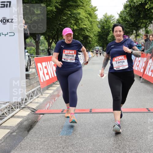 14.06.2026 - REWE Women's Run Strokosch-Dieckow http://msf.ph/oto/9788049 14.06.2026 10:25:28 Ziel 10152, 10700 meine-sportfotos.de
