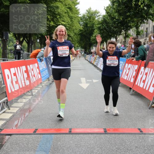 14.06.2026 - REWE Women's Run Strokosch-Dieckow http://msf.ph/oto/9788069 14.06.2026 10:25:55 Ziel 10381, 10459, 10562, 11237 meine-sportfotos.de