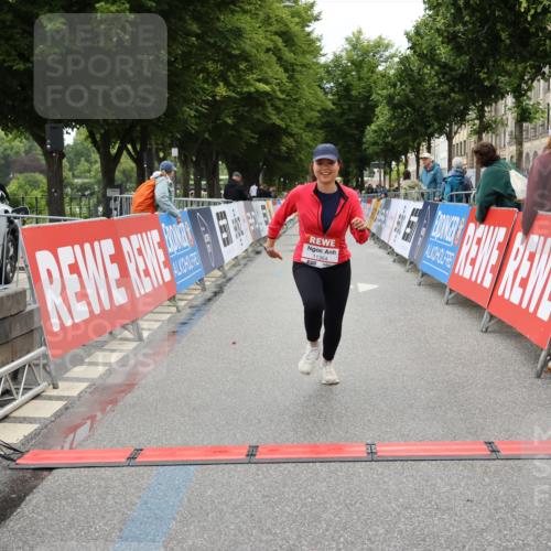 14.06.2026 - REWE Women's Run Strokosch-Dieckow http://msf.ph/oto/9788111 14.06.2026 10:27:55 Ziel 11364 meine-sportfotos.de