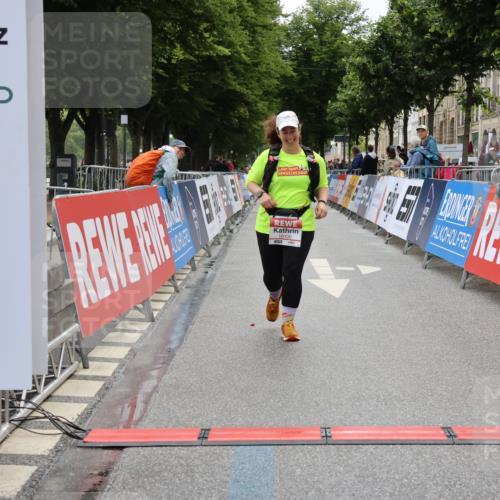 14.06.2026 - REWE Women's Run Strokosch-Dieckow http://msf.ph/oto/9788157 14.06.2026 10:29:13 Ziel 10100 meine-sportfotos.de