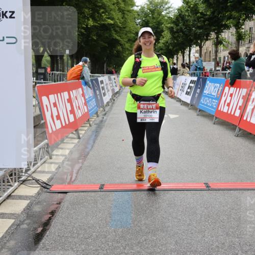 14.06.2026 - REWE Women's Run Strokosch-Dieckow http://msf.ph/oto/9788161 14.06.2026 10:29:14 Ziel 10100 meine-sportfotos.de