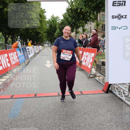 14.06.2026 - REWE Women's Run Strokosch-Dieckow http://msf.ph/oto/9788180 14.06.2026 10:30:45 Ziel 11464 meine-sportfotos.de