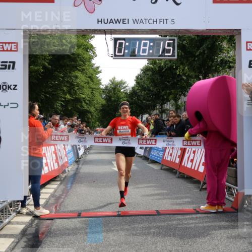 14.06.2026 - REWE Women's Run Strokosch-Dieckow http://msf.ph/oto/9788246 14.06.2026 10:48:43 Ziel 5910 meine-sportfotos.de