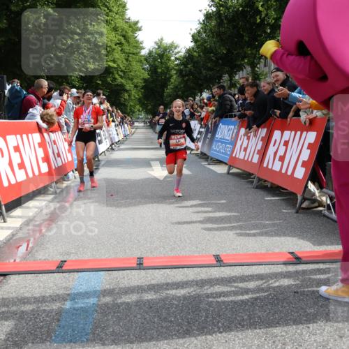 14.06.2026 - REWE Women's Run Strokosch-Dieckow http://msf.ph/oto/9788300 14.06.2026 10:50:12 Ziel 5504, 6063 meine-sportfotos.de