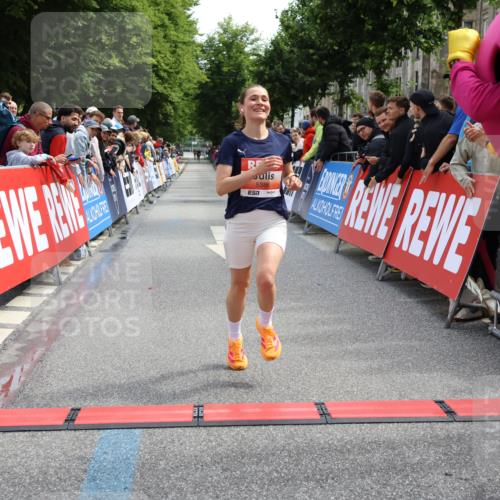 14.06.2026 - REWE Women's Run Strokosch-Dieckow http://msf.ph/oto/9788344 14.06.2026 10:50:50 Ziel 5386 meine-sportfotos.de