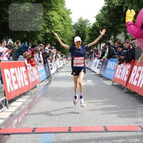 14.06.2026 - REWE Women's Run Strokosch-Dieckow http://msf.ph/oto/9788353 14.06.2026 10:51:15 Ziel 5007, 5068 meine-sportfotos.de