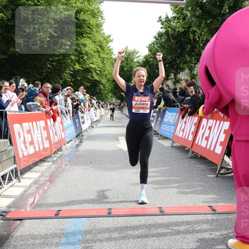 14.06.2026 - REWE Women's Run Strokosch-Dieckow http://msf.ph/oto/9788367 14.06.2026 10:51:18 Ziel 5007, 5068 meine-sportfotos.de