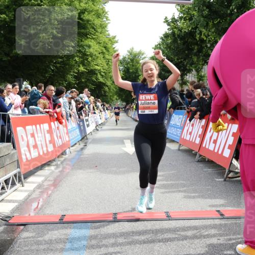 14.06.2026 - REWE Women's Run Strokosch-Dieckow http://msf.ph/oto/9788370 14.06.2026 10:51:18 Ziel 5007, 5068 meine-sportfotos.de