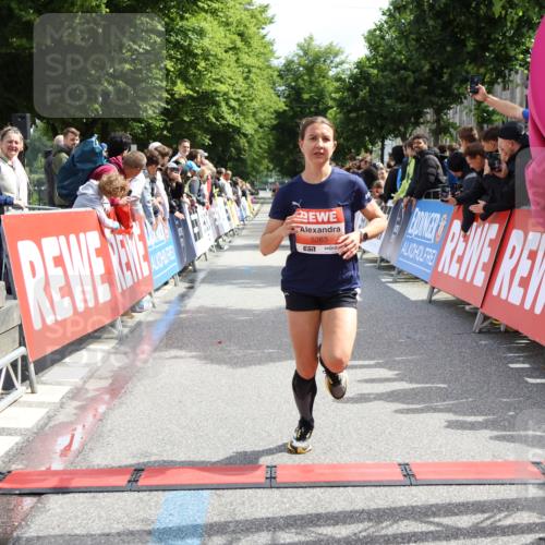 14.06.2026 - REWE Women's Run Strokosch-Dieckow http://msf.ph/oto/9788377 14.06.2026 10:51:24 Ziel 5068, 5263 meine-sportfotos.de