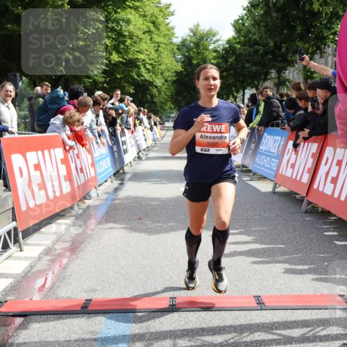 14.06.2026 - REWE Women's Run Strokosch-Dieckow http://msf.ph/oto/9788378 14.06.2026 10:51:24 Ziel 5068, 5263 meine-sportfotos.de