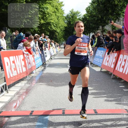 14.06.2026 - REWE Women's Run Strokosch-Dieckow http://msf.ph/oto/9788379 14.06.2026 10:51:24 Ziel 5068, 5263 meine-sportfotos.de