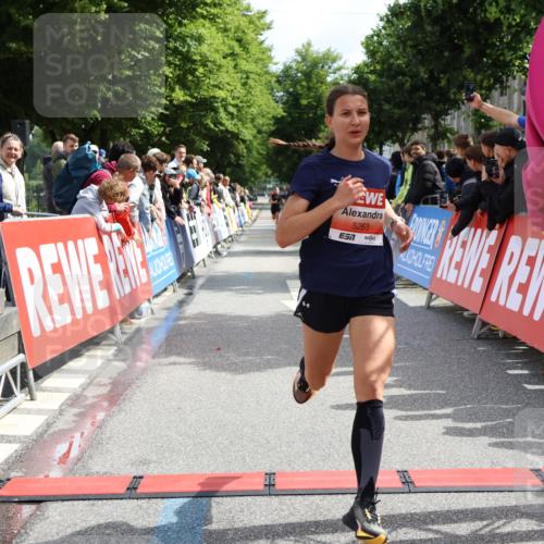 14.06.2026 - REWE Women's Run Strokosch-Dieckow http://msf.ph/oto/9788380 14.06.2026 10:51:24 Ziel 5068, 5263 meine-sportfotos.de