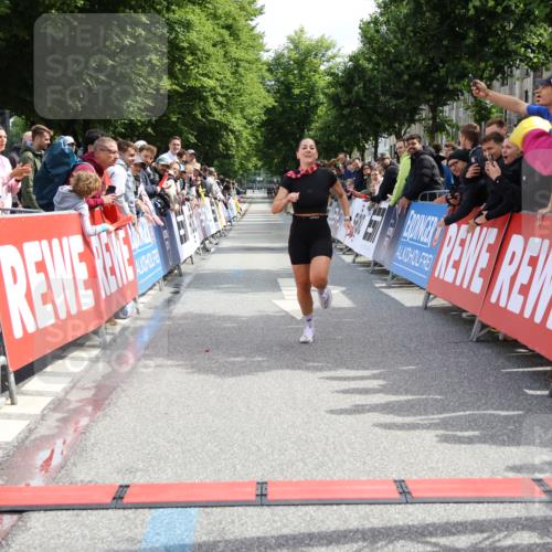 14.06.2026 - REWE Women's Run Strokosch-Dieckow http://msf.ph/oto/9788381 14.06.2026 10:51:30 Ziel 5263, 6049 meine-sportfotos.de