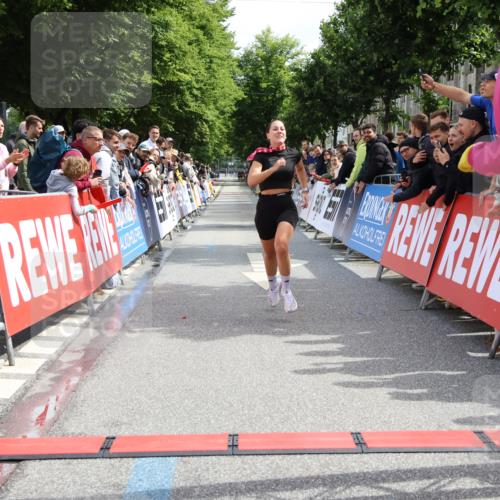 14.06.2026 - REWE Women's Run Strokosch-Dieckow http://msf.ph/oto/9788382 14.06.2026 10:51:30 Ziel 5263, 6049 meine-sportfotos.de