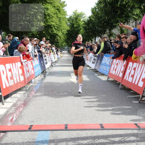 14.06.2026 - REWE Women's Run Strokosch-Dieckow http://msf.ph/oto/9788383 14.06.2026 10:51:30 Ziel 5263, 6049 meine-sportfotos.de