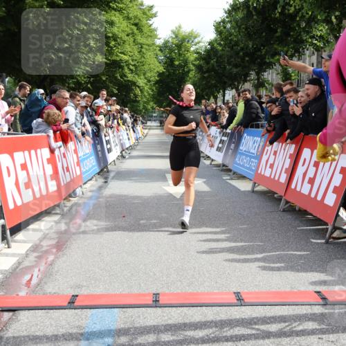 14.06.2026 - REWE Women's Run Strokosch-Dieckow http://msf.ph/oto/9788384 14.06.2026 10:51:30 Ziel 5263, 6049 meine-sportfotos.de