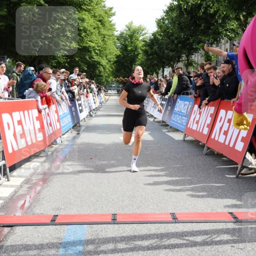 14.06.2026 - REWE Women's Run Strokosch-Dieckow http://msf.ph/oto/9788385 14.06.2026 10:51:30 Ziel 5263, 6049 meine-sportfotos.de