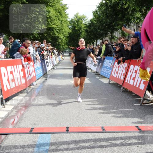 14.06.2026 - REWE Women's Run Strokosch-Dieckow http://msf.ph/oto/9788386 14.06.2026 10:51:30 Ziel 5263, 6049 meine-sportfotos.de