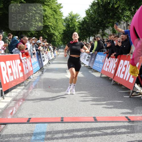 14.06.2026 - REWE Women's Run Strokosch-Dieckow http://msf.ph/oto/9788387 14.06.2026 10:51:30 Ziel 5263, 6049 meine-sportfotos.de