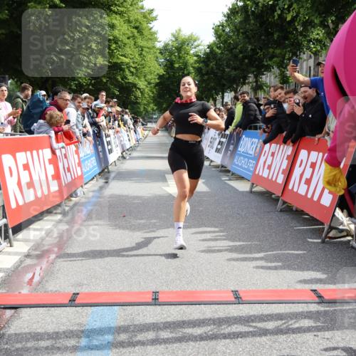 14.06.2026 - REWE Women's Run Strokosch-Dieckow http://msf.ph/oto/9788388 14.06.2026 10:51:30 Ziel 5263, 6049 meine-sportfotos.de