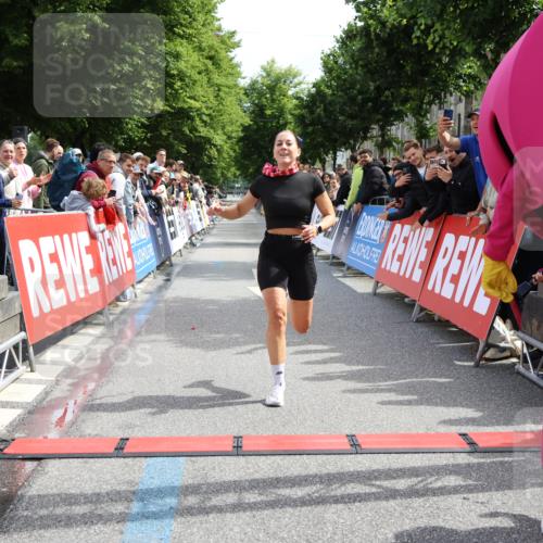 14.06.2026 - REWE Women's Run Strokosch-Dieckow http://msf.ph/oto/9788390 14.06.2026 10:51:30 Ziel 5263, 6049 meine-sportfotos.de