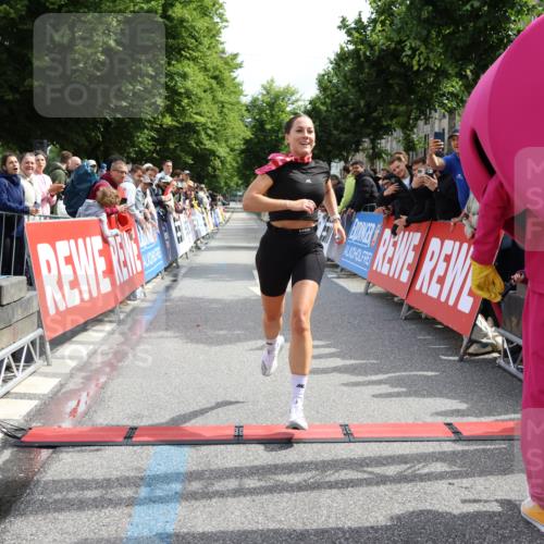 14.06.2026 - REWE Women's Run Strokosch-Dieckow http://msf.ph/oto/9788393 14.06.2026 10:51:31 Ziel 5263, 6049 meine-sportfotos.de