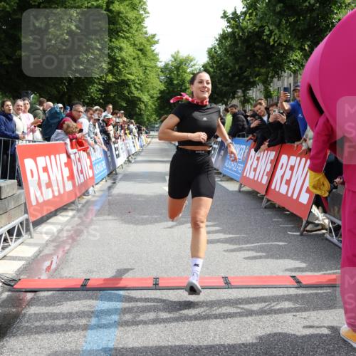 14.06.2026 - REWE Women's Run Strokosch-Dieckow http://msf.ph/oto/9788394 14.06.2026 10:51:31 Ziel 5263, 6049 meine-sportfotos.de