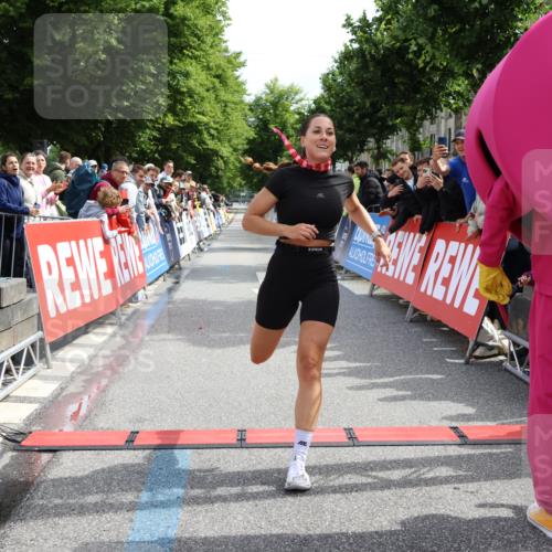 14.06.2026 - REWE Women's Run Strokosch-Dieckow http://msf.ph/oto/9788395 14.06.2026 10:51:31 Ziel 5263, 6049 meine-sportfotos.de