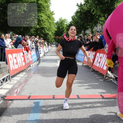 14.06.2026 - REWE Women's Run Strokosch-Dieckow http://msf.ph/oto/9788396 14.06.2026 10:51:31 Ziel 5263, 6049 meine-sportfotos.de