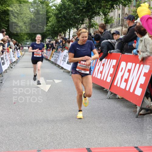 14.06.2026 - REWE Women's Run Strokosch-Dieckow http://msf.ph/oto/9788399 14.06.2026 10:52:00 Ziel 5093, 5982 meine-sportfotos.de