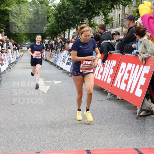 14.06.2026 - REWE Women's Run Strokosch-Dieckow http://msf.ph/oto/9788400 14.06.2026 10:52:00 Ziel 5093, 5982 meine-sportfotos.de