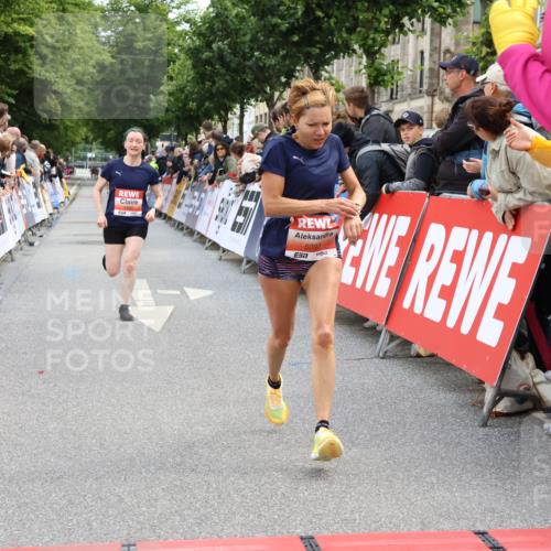 14.06.2026 - REWE Women's Run Strokosch-Dieckow http://msf.ph/oto/9788401 14.06.2026 10:52:00 Ziel 5093, 5982 meine-sportfotos.de