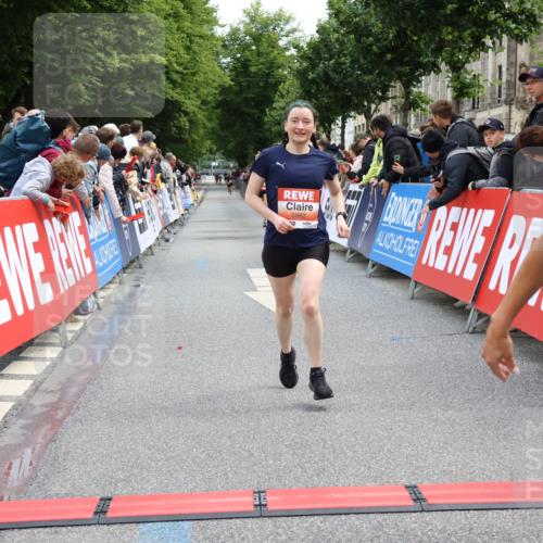 14.06.2026 - REWE Women's Run Strokosch-Dieckow http://msf.ph/oto/9788404 14.06.2026 10:52:02 Ziel 5093, 5982, 5995 meine-sportfotos.de