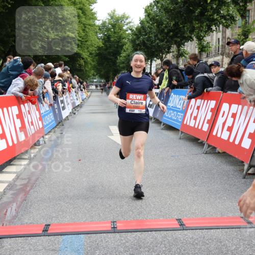 14.06.2026 - REWE Women's Run Strokosch-Dieckow http://msf.ph/oto/9788406 14.06.2026 10:52:02 Ziel 5093, 5982, 5995 meine-sportfotos.de